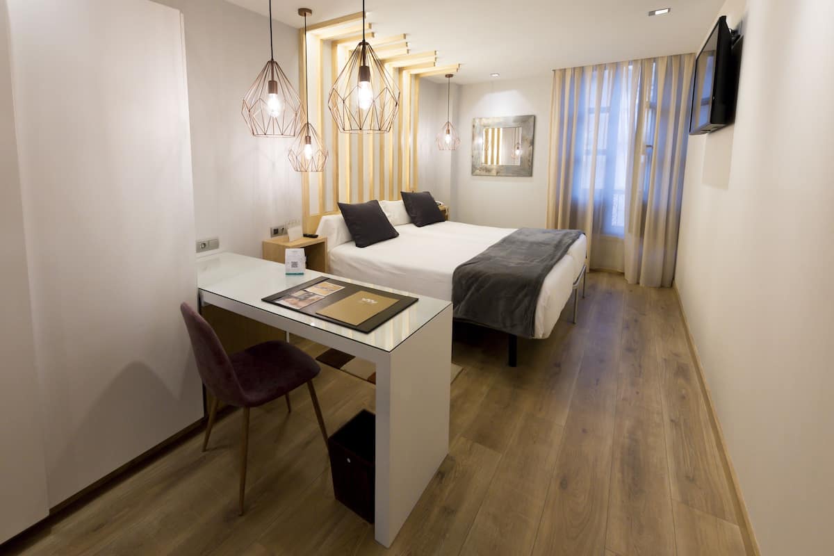 Minibar, Schreibtisch, schallisolierte Zimmer, Bügeleisen/Bügelbrett