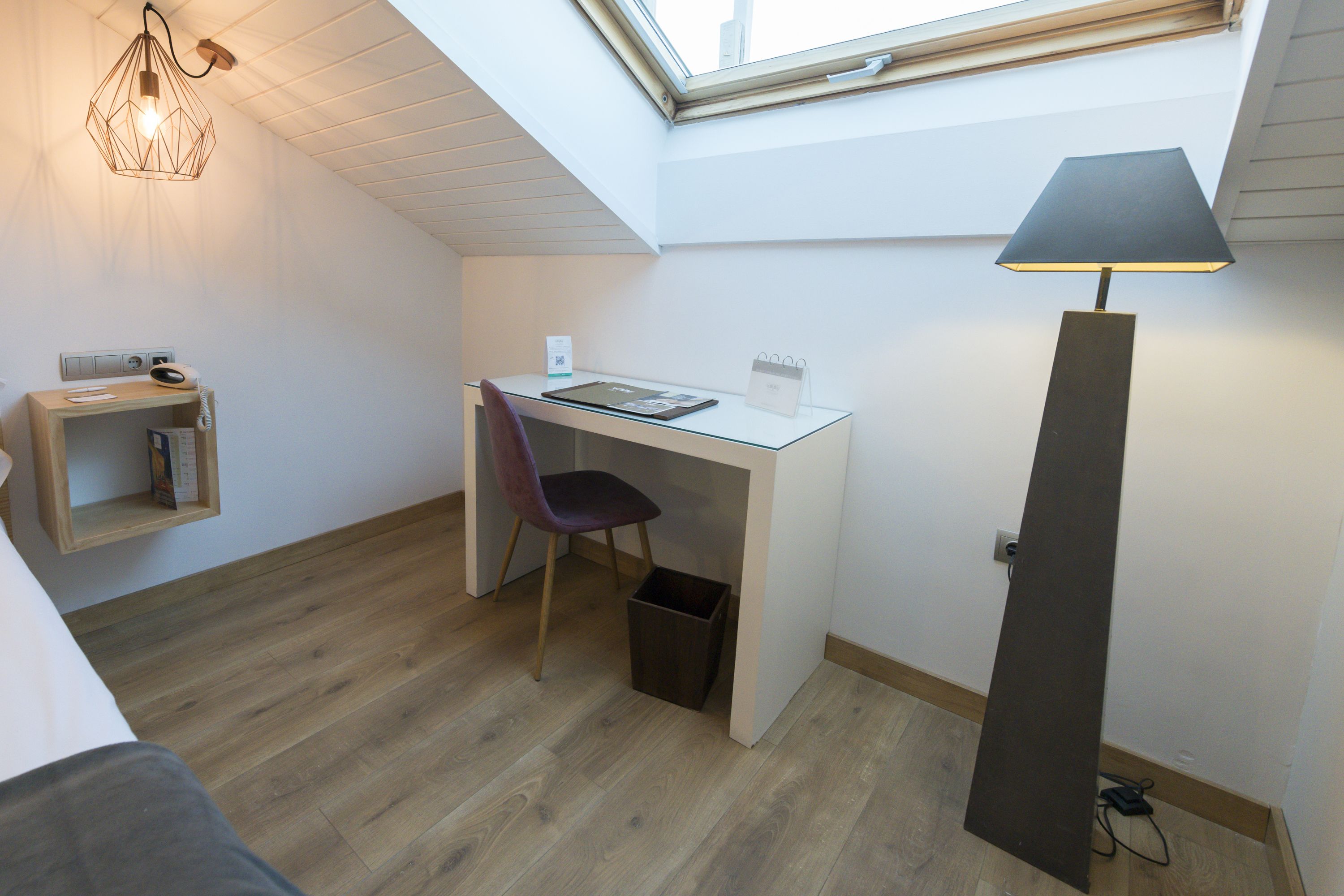 minibar, desk, soundproofing, iron/ironing board