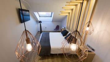Minibar, escritorio y sistema de insonorización
