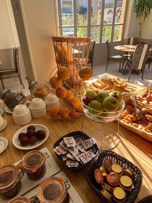 Petit déjeuner buffet servi tous les jours en supplément