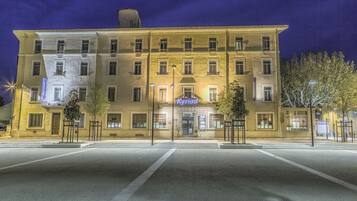 Classic hotel with a symmetrical facade and central entrance, offering a welcoming atmosphere.