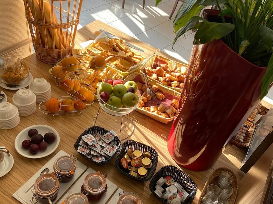 Daily buffet breakfast for a fee