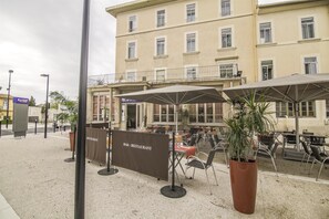 Front of property - Kyriad Orange Centre (Orange)