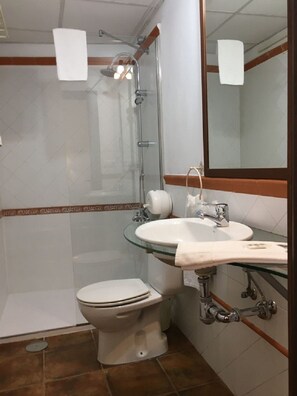Double or Twin Room | In-room safe, individually decorated, blackout curtains - Hotel Casa De Los Naranjos (Córdoba)
