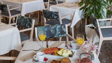 Petit déjeuner buffet compris tous les jours