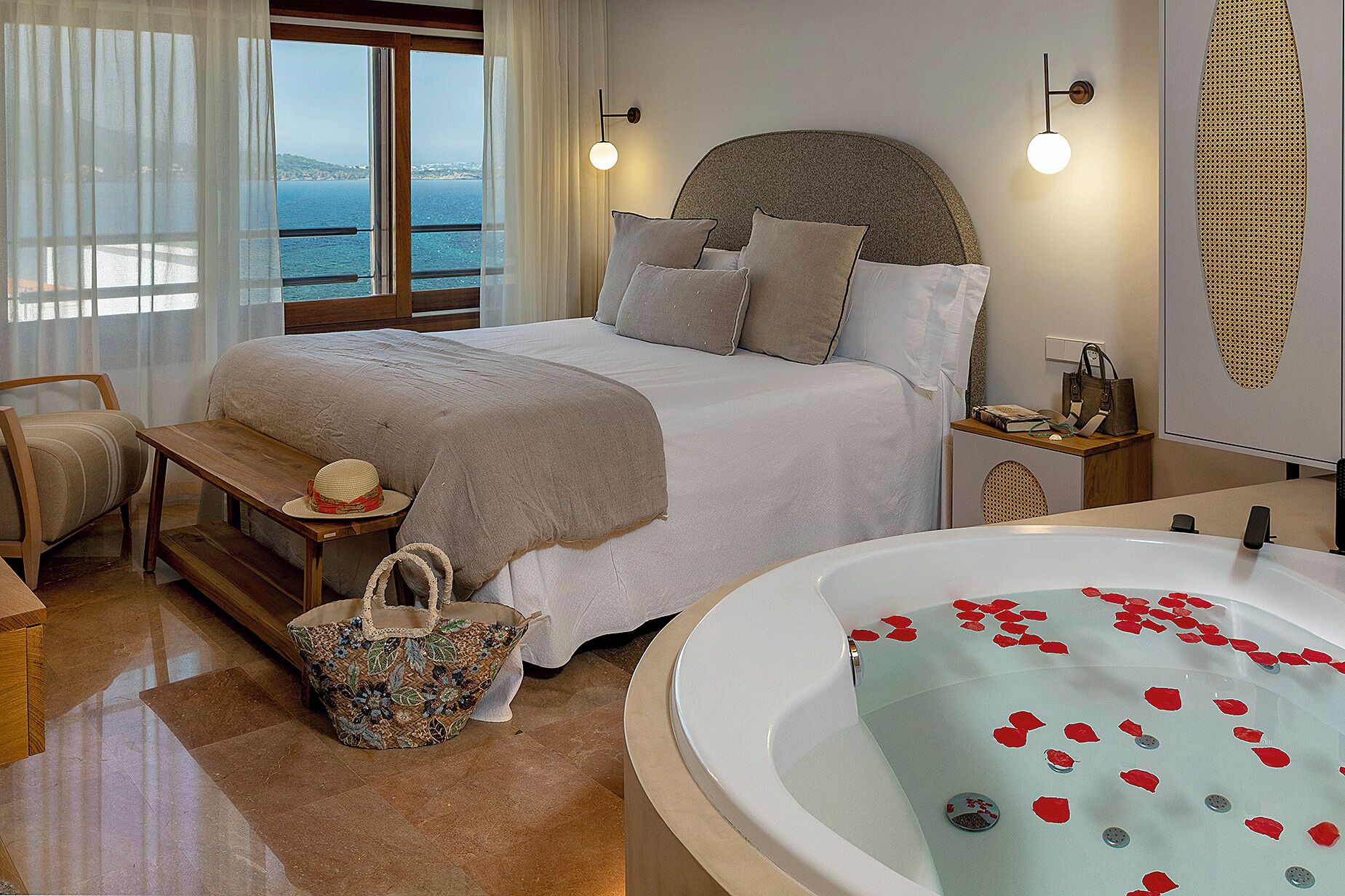 Junior kamer, 1 kingsize bed, uitzicht op zee