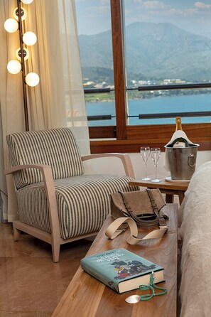 Junior Room, 1 King Bed, Sea View | Premium bedding, free minibar items, in-room safe, desk