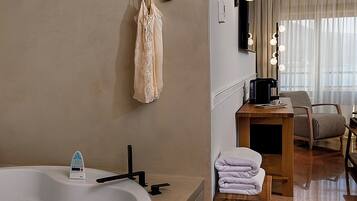 Junior Room, 1 King Bed, Sea View | Private spa tub