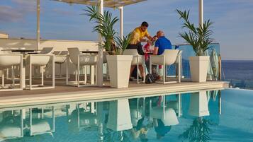 Serveert ontbijt en diner, lokale gerechten