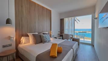 Minibar, caja de seguridad en la habitación y escritorio