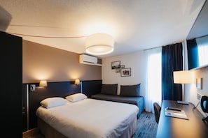 Comfort Room, 1 Double Bed with Sofa bed, Non Smoking, Bathtub (with Sofabed)