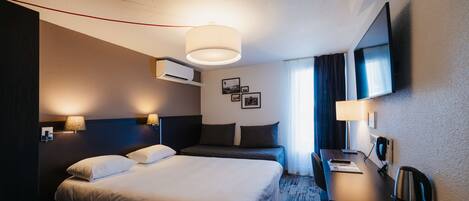 Comfort Room, 1 Double Bed with Sofa bed, Non Smoking, Bathtub (with Sofabed) | Premium bedding, Select Comfort beds, desk, laptop workspace