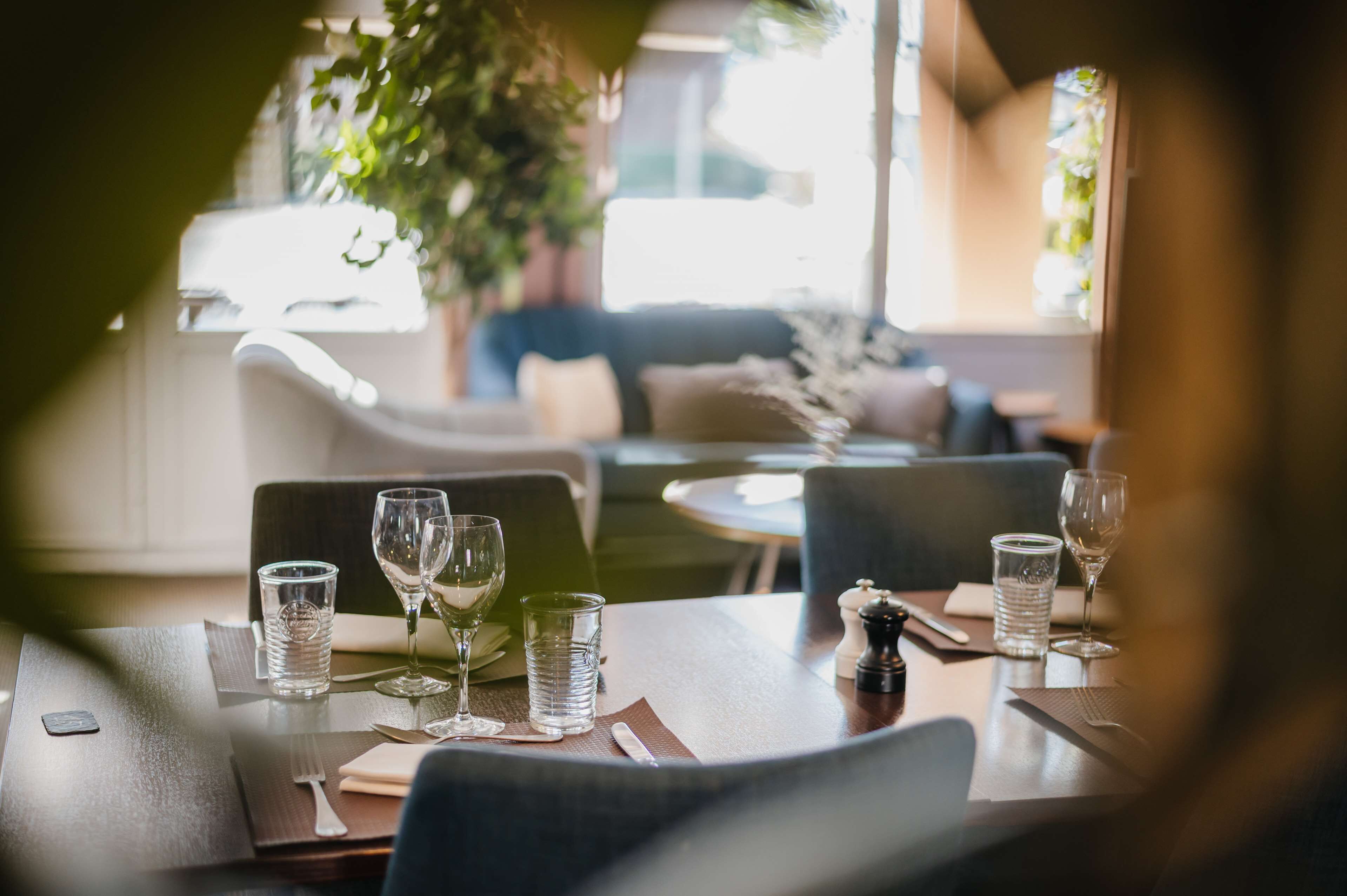 朝食、ランチ、ディナーに営業 (フランス料理)