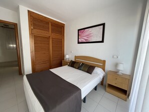Family Apartment, 2 Bedrooms, Balcony (5 Adults) | 2 bedrooms, bed sheets
