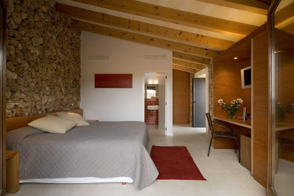In-room safe, free cots/infant beds, free WiFi, bed sheets