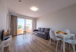 32-inch LED TV with satellite channels, TV