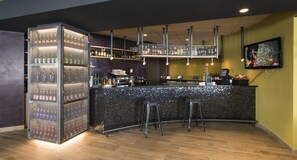 Bar (on property) - Apartamentos California (Salou)