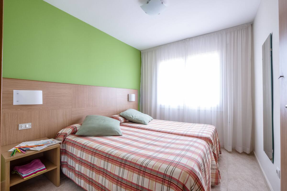 2 bedrooms, down comforters, in-room safe, blackout drapes