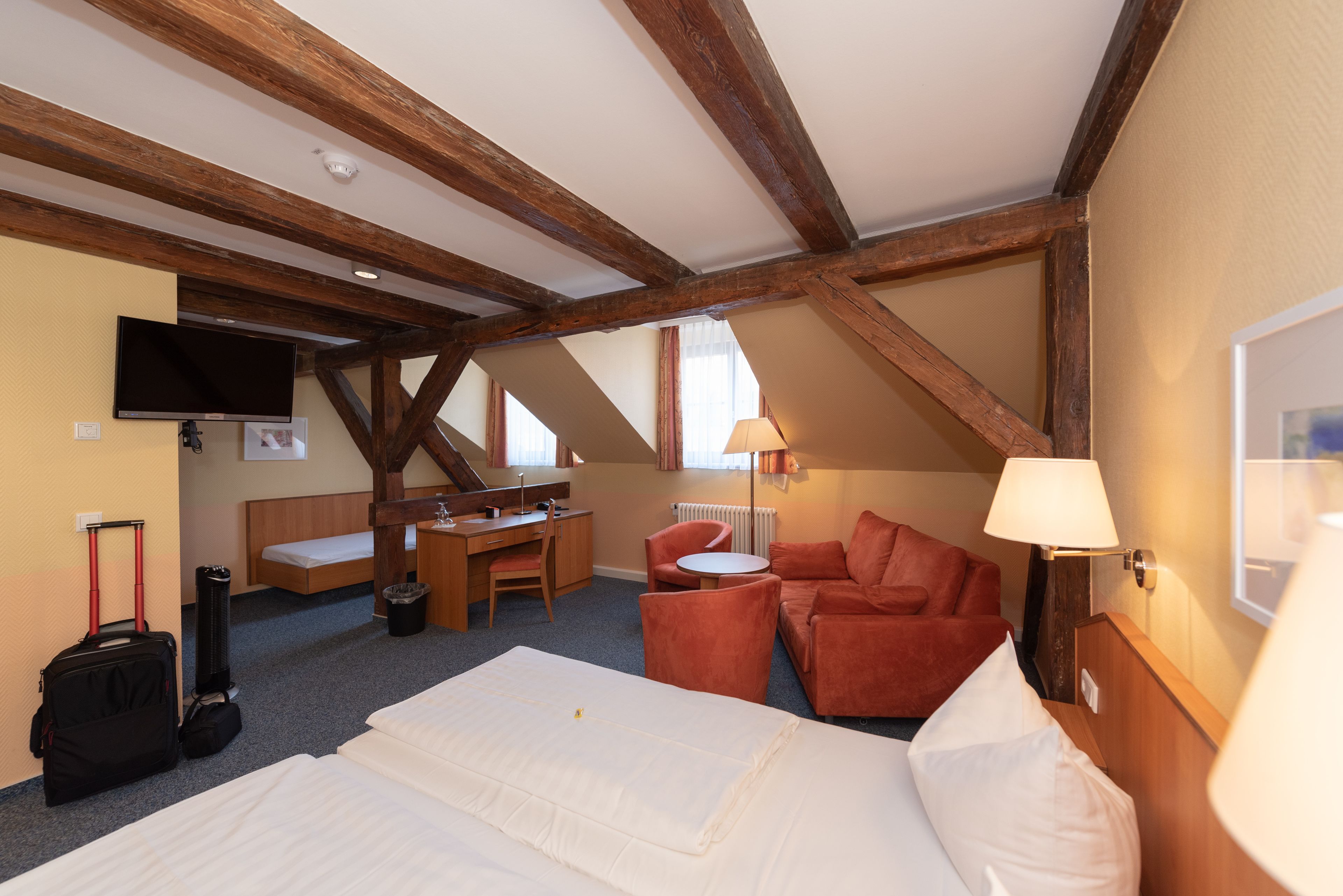 double room | living area | flat-screen tv