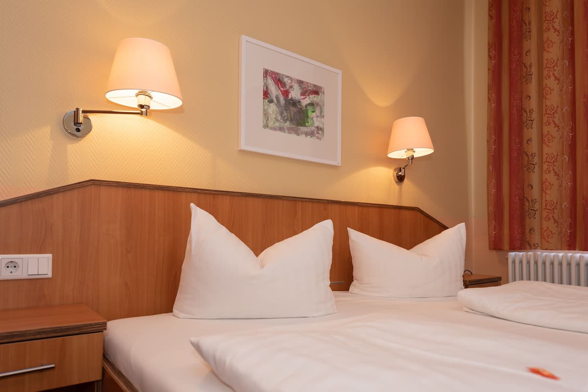 double room | living area | flat-screen tv