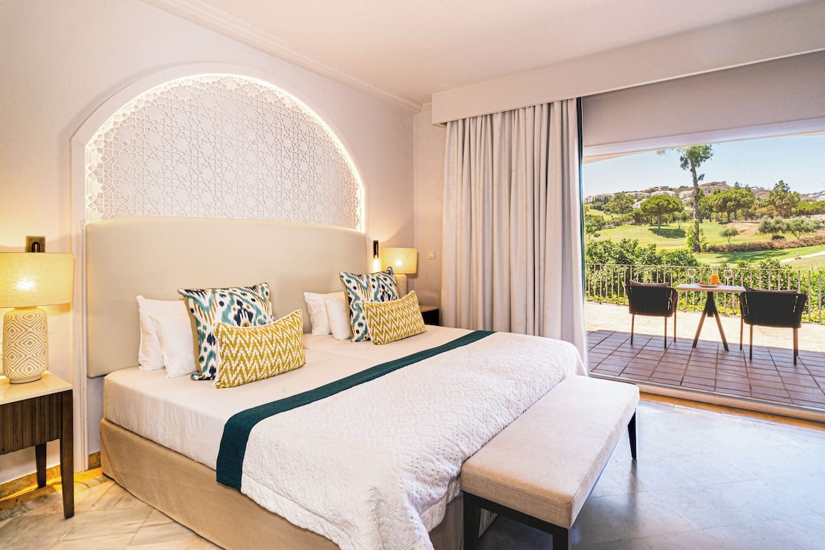 Superior Room | Minibar, in-room safe, desk, blackout curtains