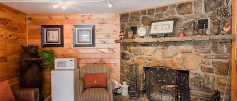 En 43-tommers LED-TV med kabel-kanaler samt TV