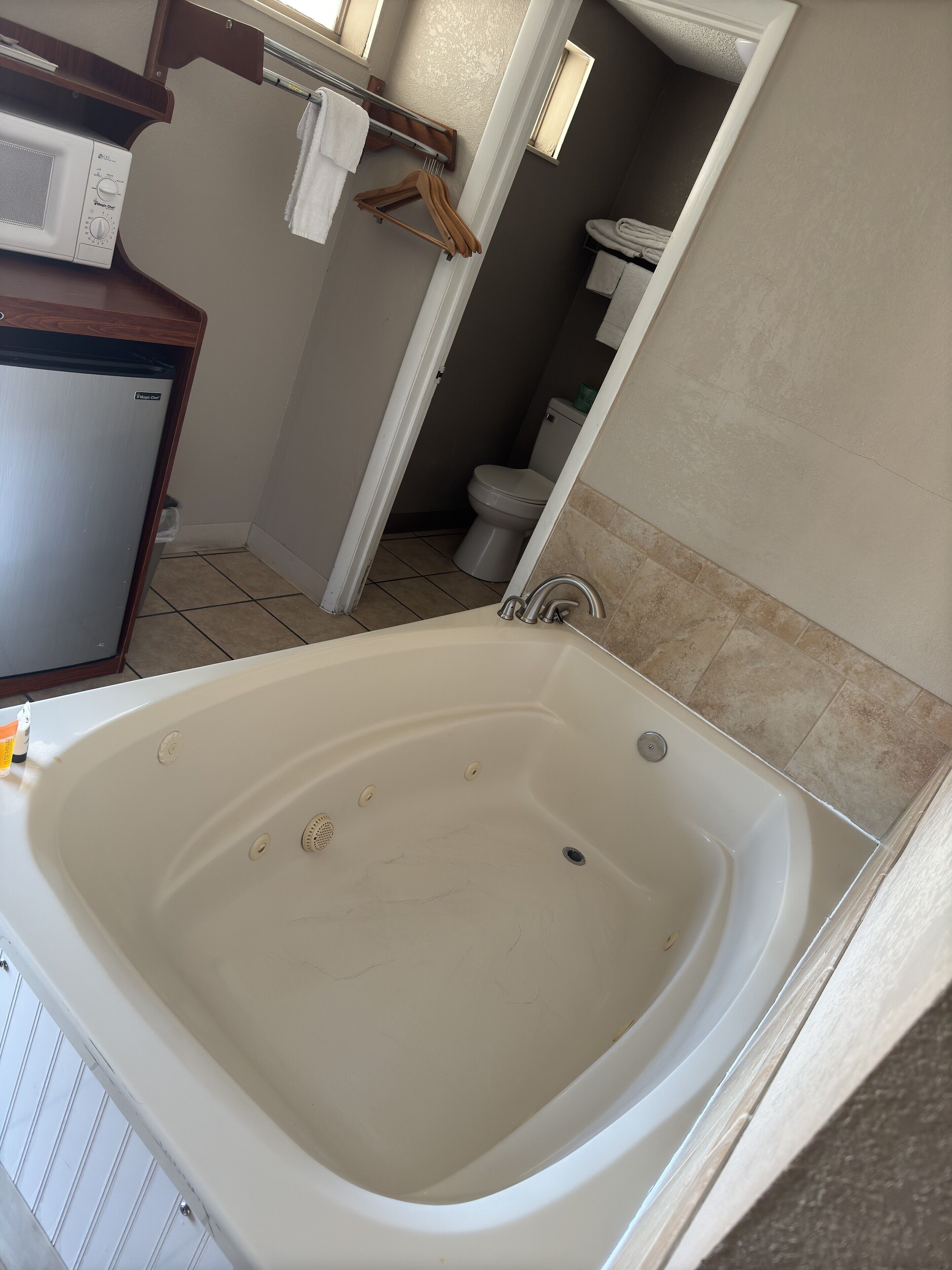 Jetted tub