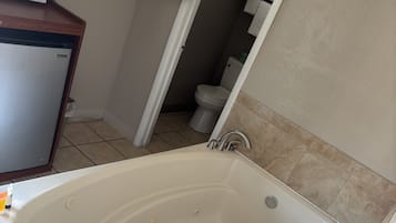 Jetted tub