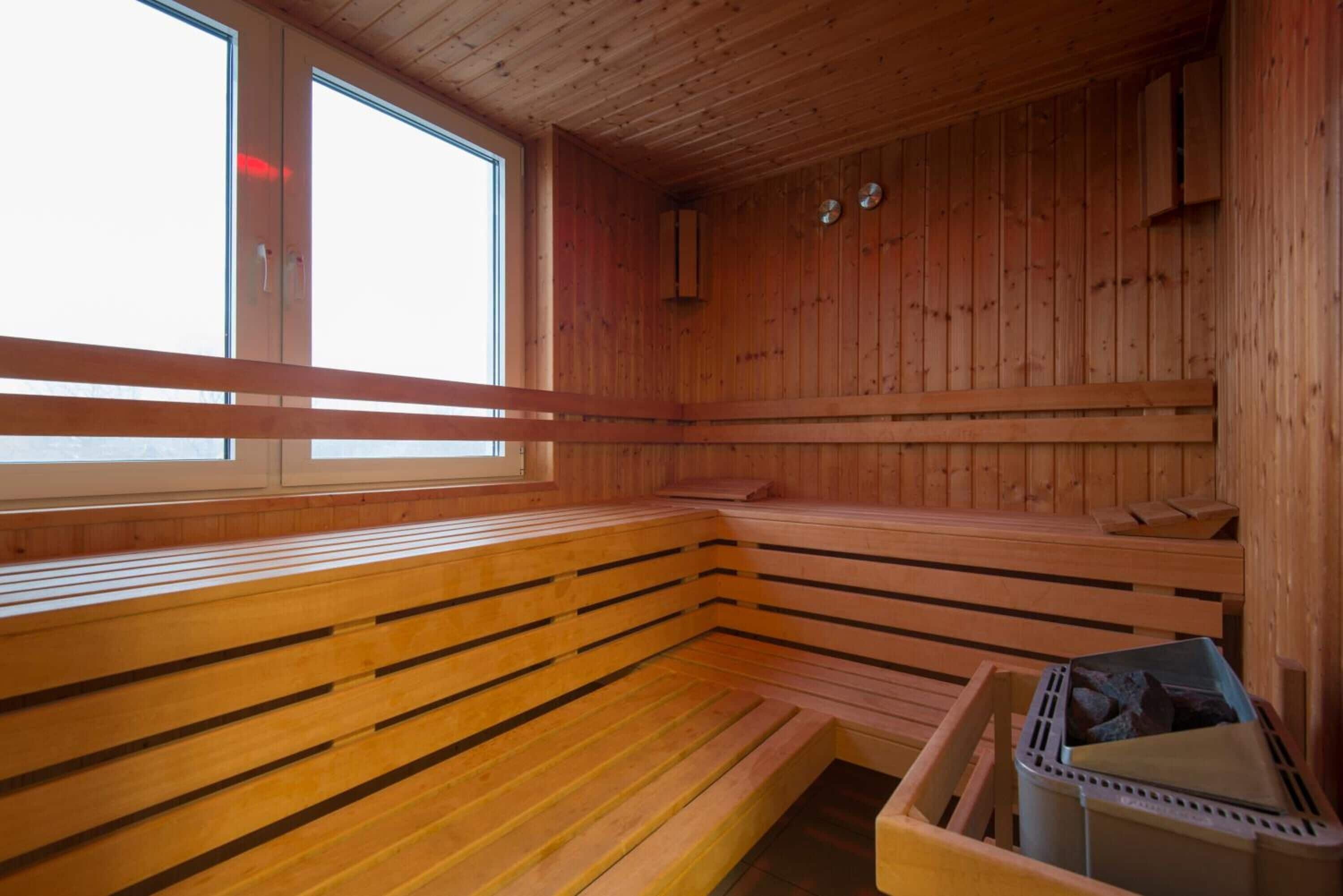sauna, hot tub