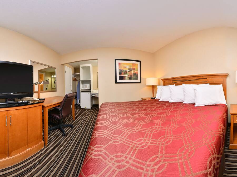 In-room safe, desk, laptop workspace, iron/ironing board