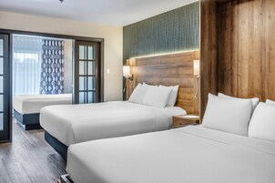 Ropa de cama de alta calidad y escritorio