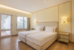 Family Apartment, 2 Bedrooms | Desk, blackout drapes, soundproofing, free WiFi - Carvoeiro Hotel (Lagoa)
