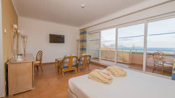 Suite Premium, vistas al mar | 1 dormitorio, caja fuerte, escritorio y cortinas opacas