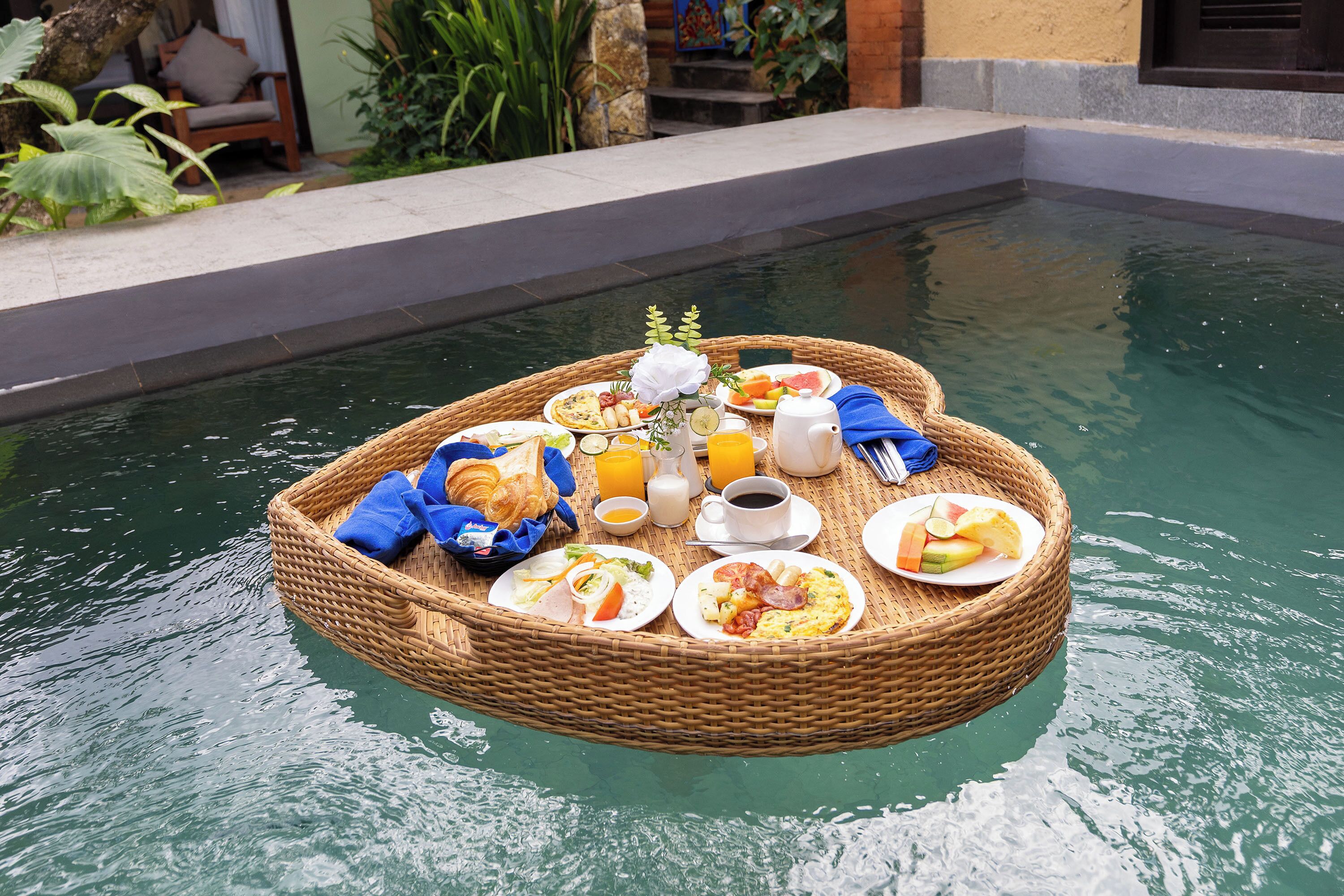 Daily buffet breakfast for a fee