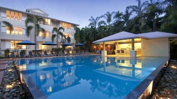 Outdoor pool, sun loungers