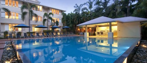 Outdoor pool, sun loungers