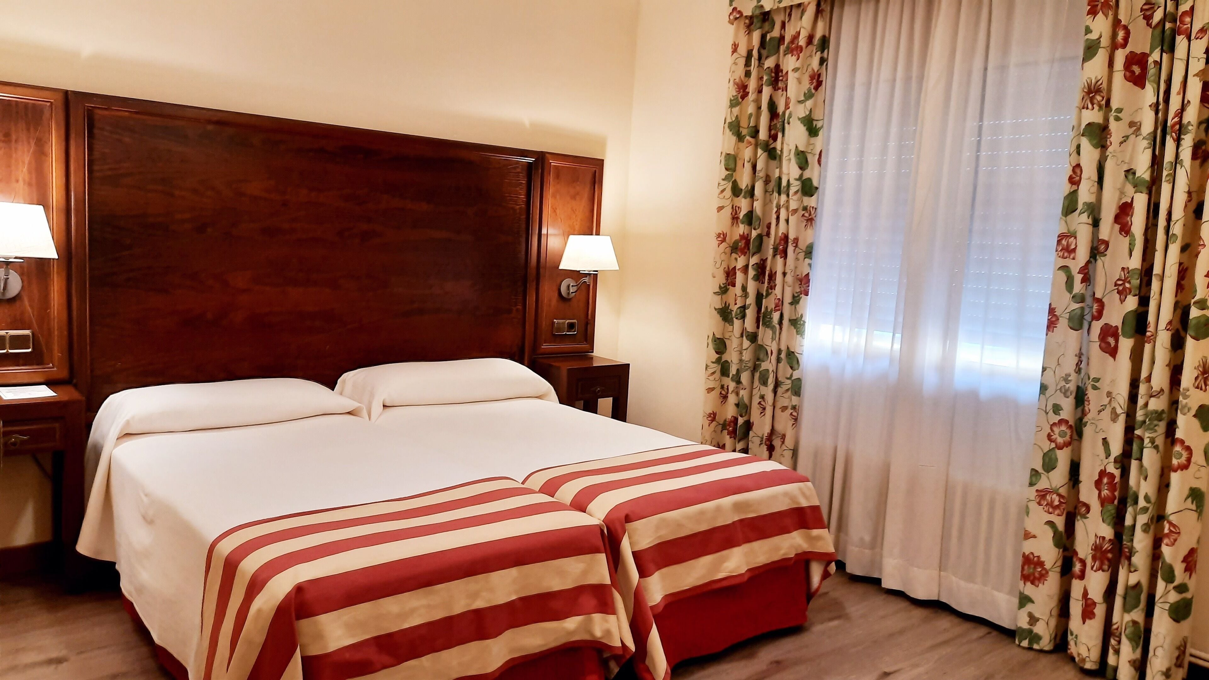 superior double room | 1 bedroom, in-room safe, desk, free wifi