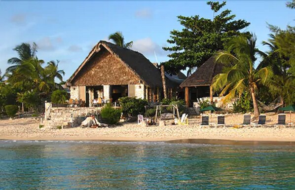 Private beach, sun-loungers, beach umbrellas, beach towels