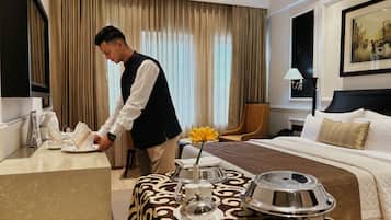 Premium bedding, in-room safe, individually furnished, desk