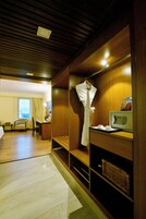 Chowringhee Suite | Room amenity