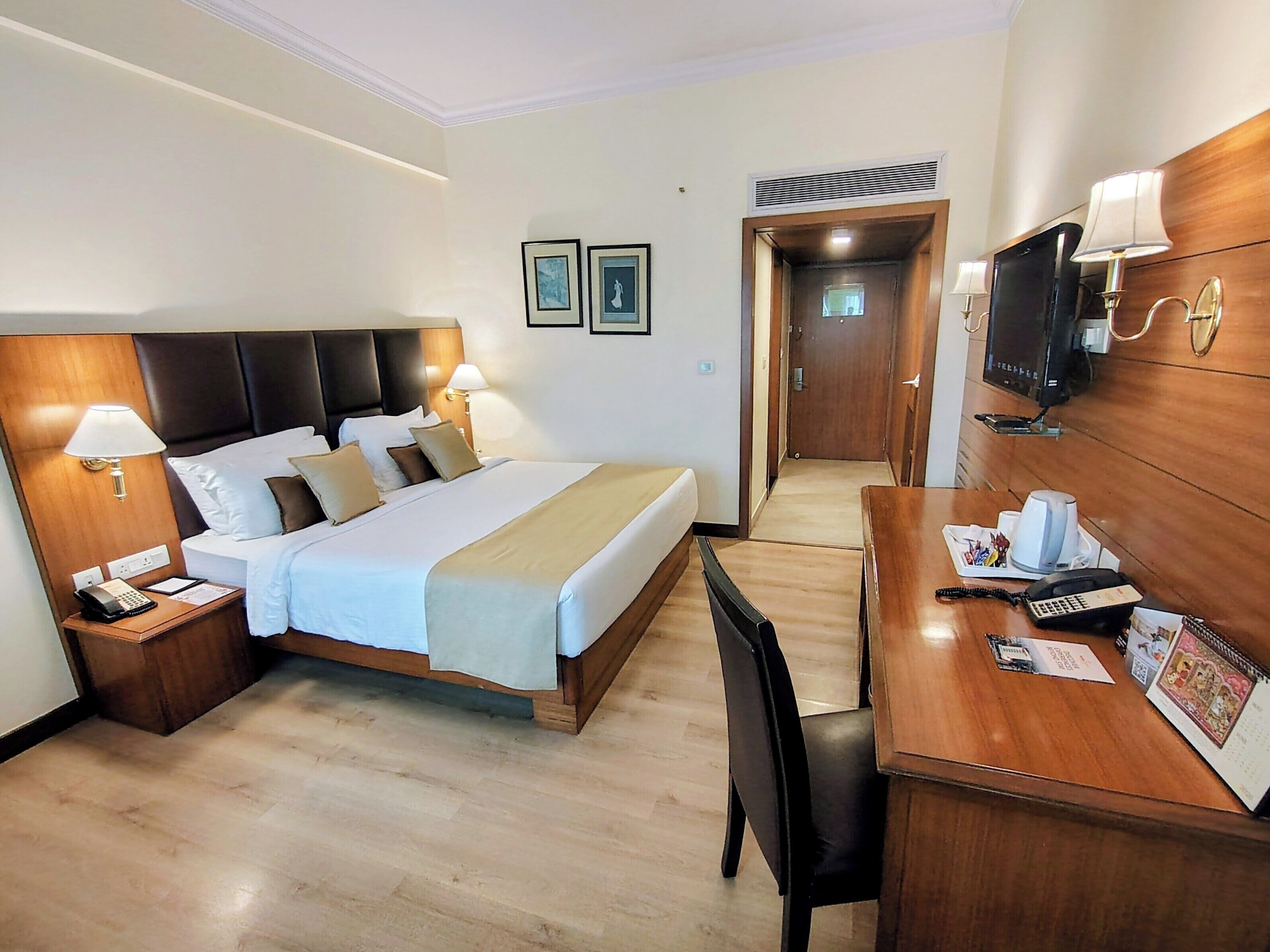 Premium bedding, in-room safe, individually furnished, desk