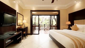 Premium bedding, minibar, in-room safe, desk