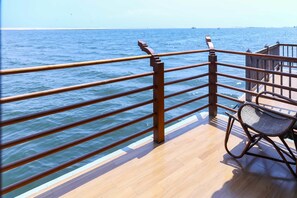 Floating cottage single | Balcony