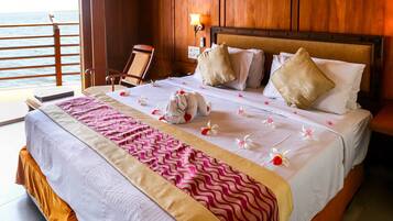 Floating cottage single | Peralatan tempat tidur premium, bar mini, peti besi dalam bilik, meja