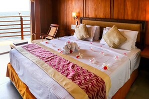 Floating cottage single | Premium bedding, minibar, in-room safe, desk