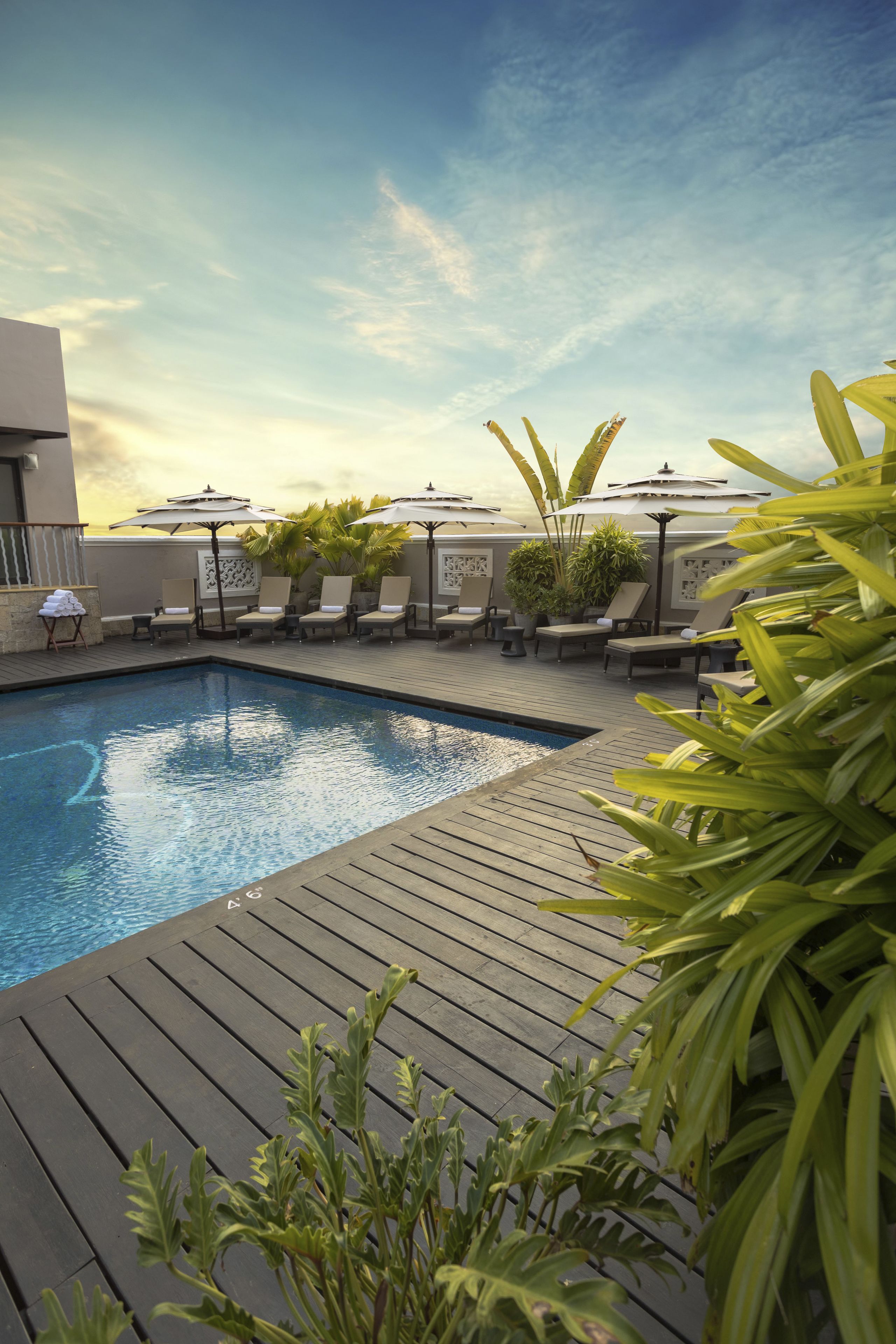 outdoor pool, open 7:00 am to 9:00 pm, pool umbrellas, pool loungers