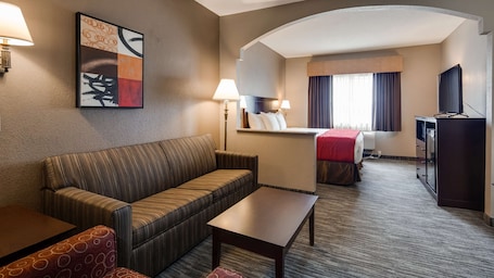 Tabla de planchar con plancha, wifi gratis y ropa de cama . Best Western Dayton Inn & Suites