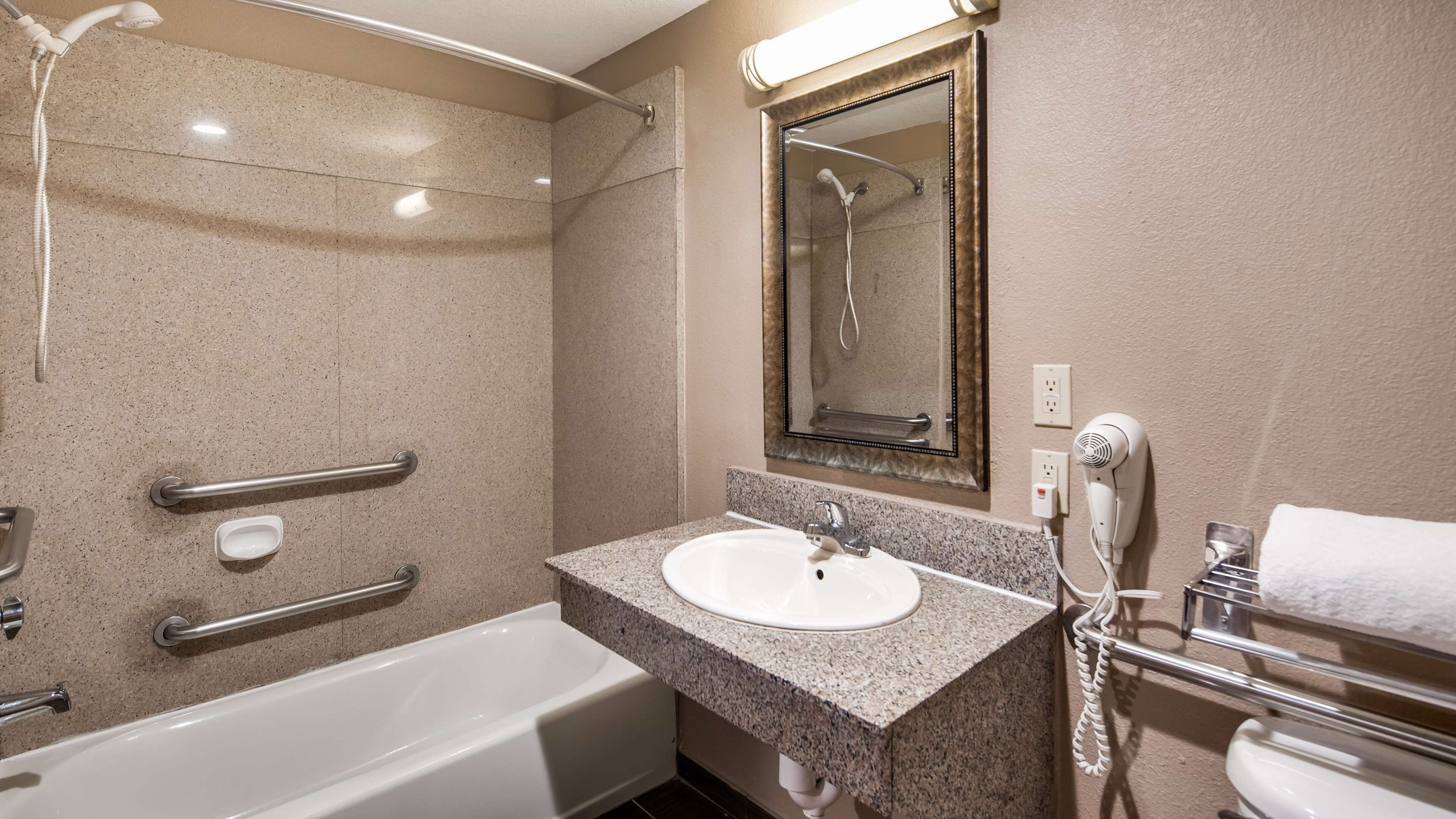 combined shower/bathtub, free toiletries, hair dryer, towels