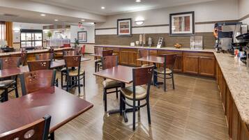 Petit déjeuner complet compris tous les jours