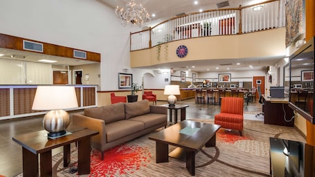 Lobby. Best Western Dayton Inn & Suites